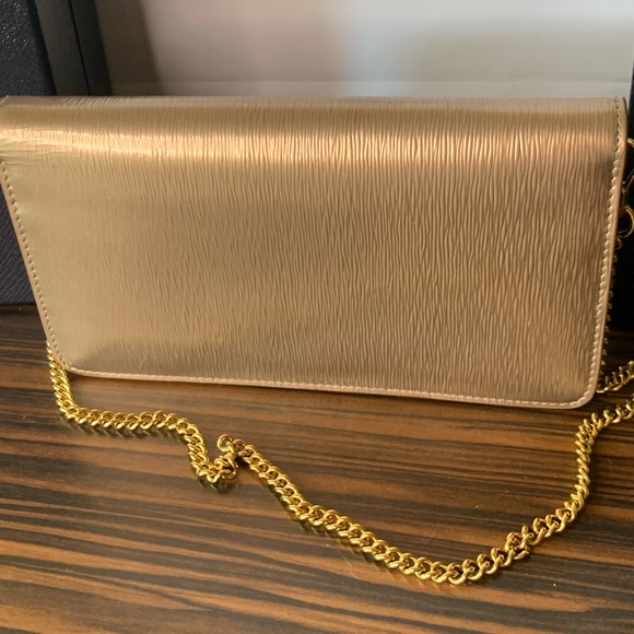 Authentic Prada Crossbody / Wallet on Chain - Picture 5 of 16
